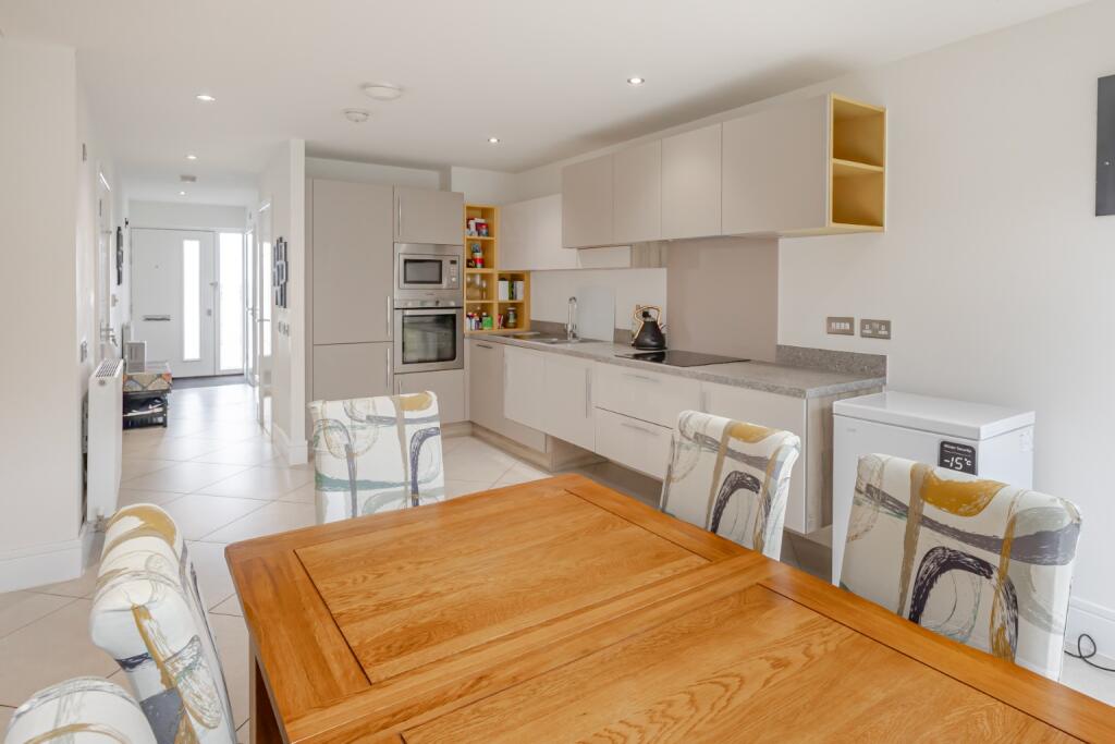 11 Hendry Avenue, Denny, Falkirk, FK6 5ET photo 4