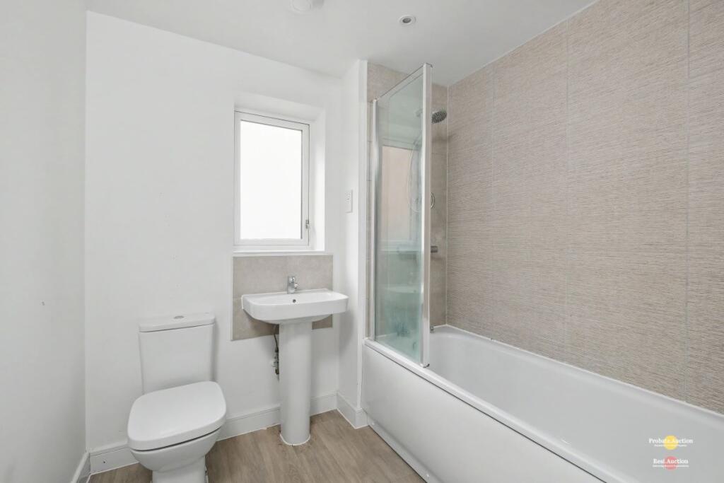 Apartment in Milton Keynes, Kingsmead, Shenley Brook End - More