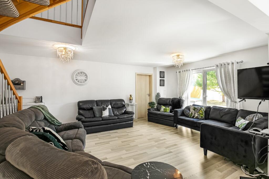 House in Salisbury, Winterbourne - View 5