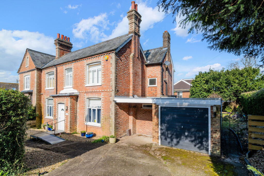 Main image of property: Clinton Hill, Dormansland, Lingfield, RH7 6QD