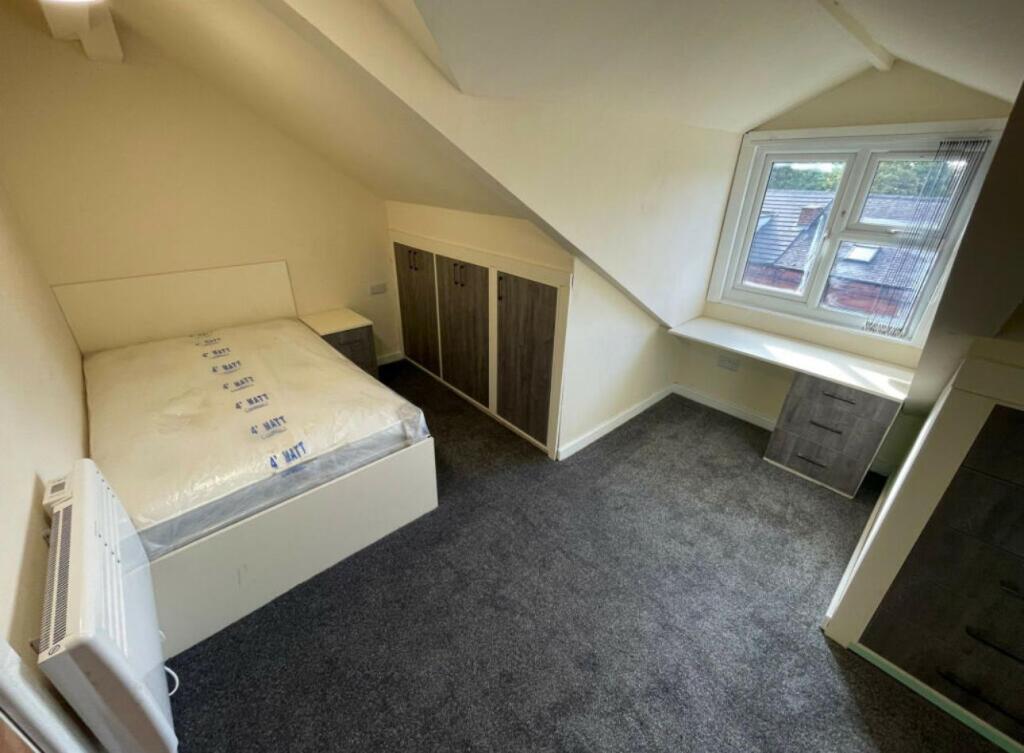 6 bedroom terraced house for rent