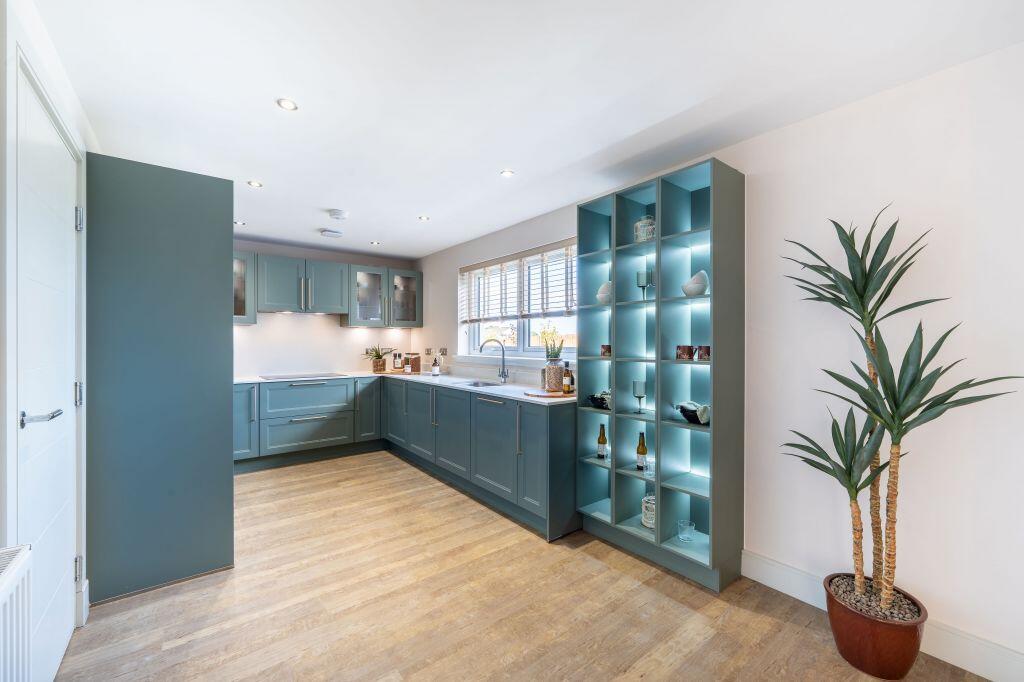 House in East Calder, Calderwood - View 5