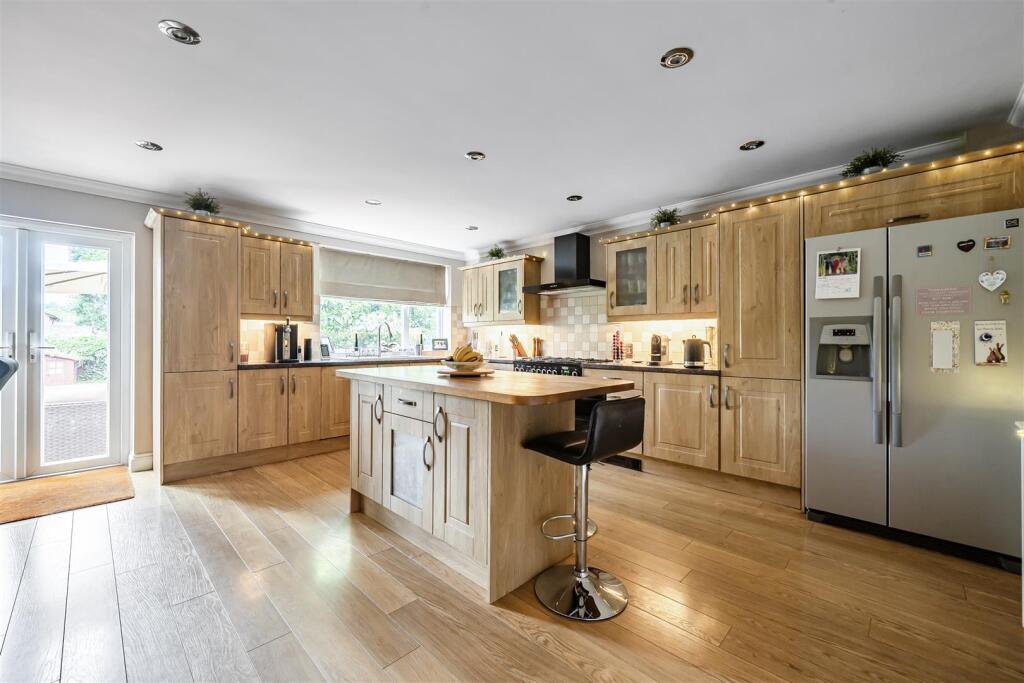 Sandhurst Road Crowthorne, Berkshire RG45 7HS - View 2