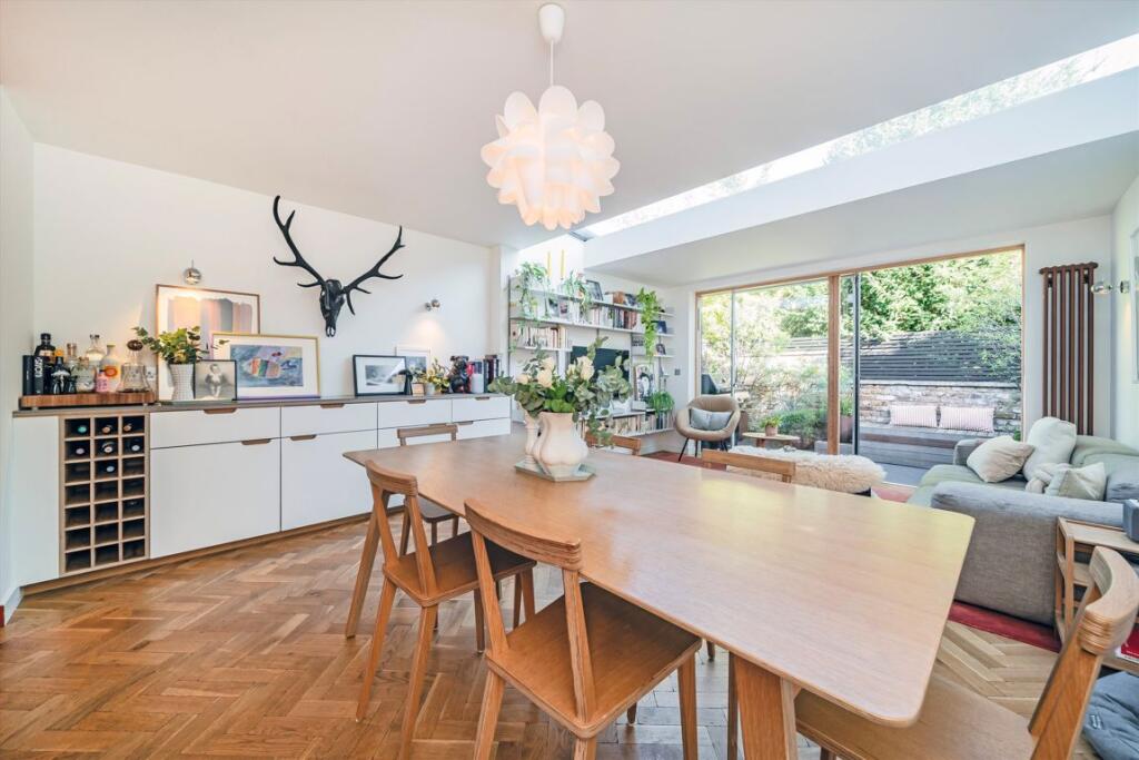 House in London - View 2