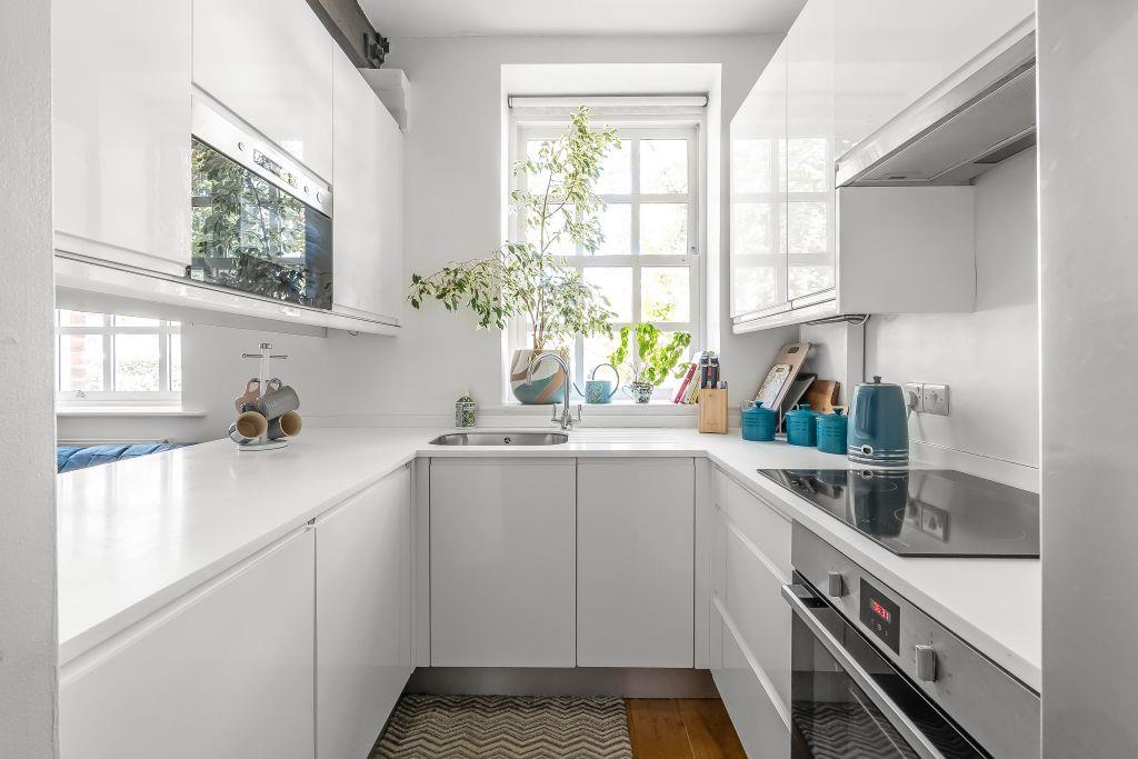 Apartment in Redhill - View 3