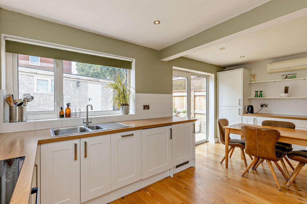 House in Wakefield - View 4