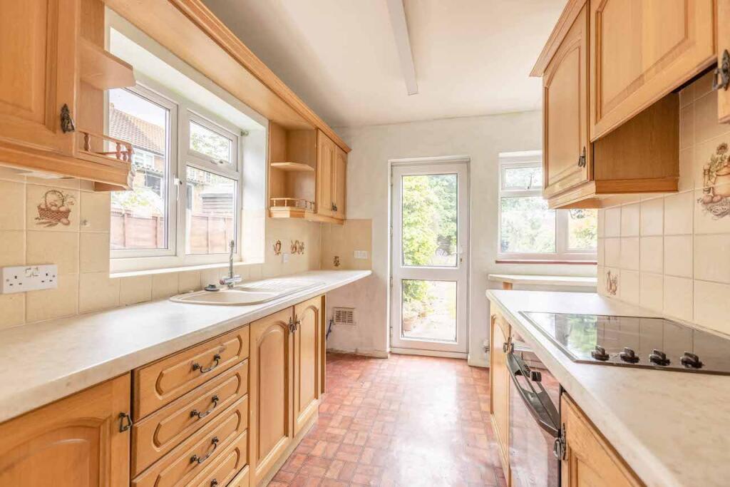Bunby Road, Stoke Poges, SL2 photo 2