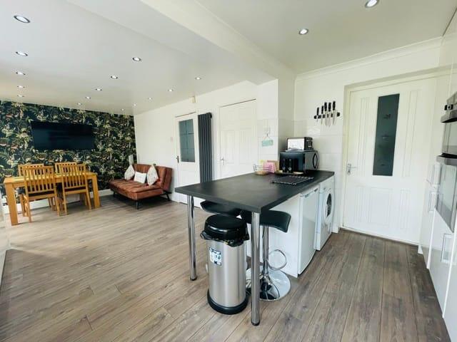 House in Sandwell, West Midlands - More