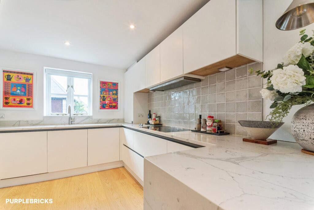 House in Vale of White Horse, Buckland - More