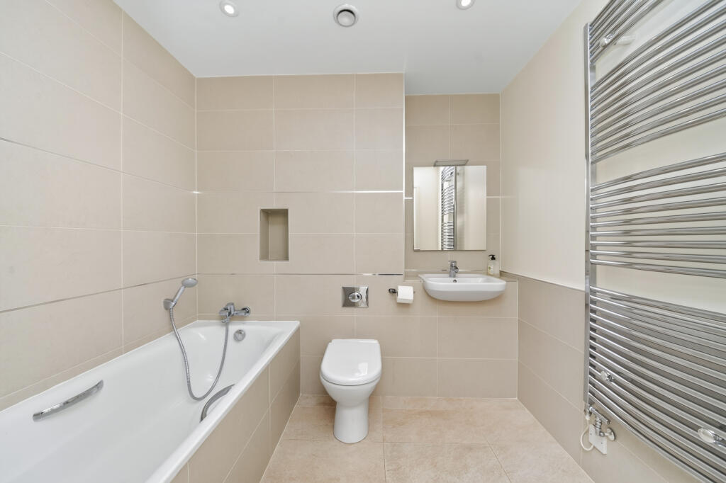 Apartment in Leeds - View 5
