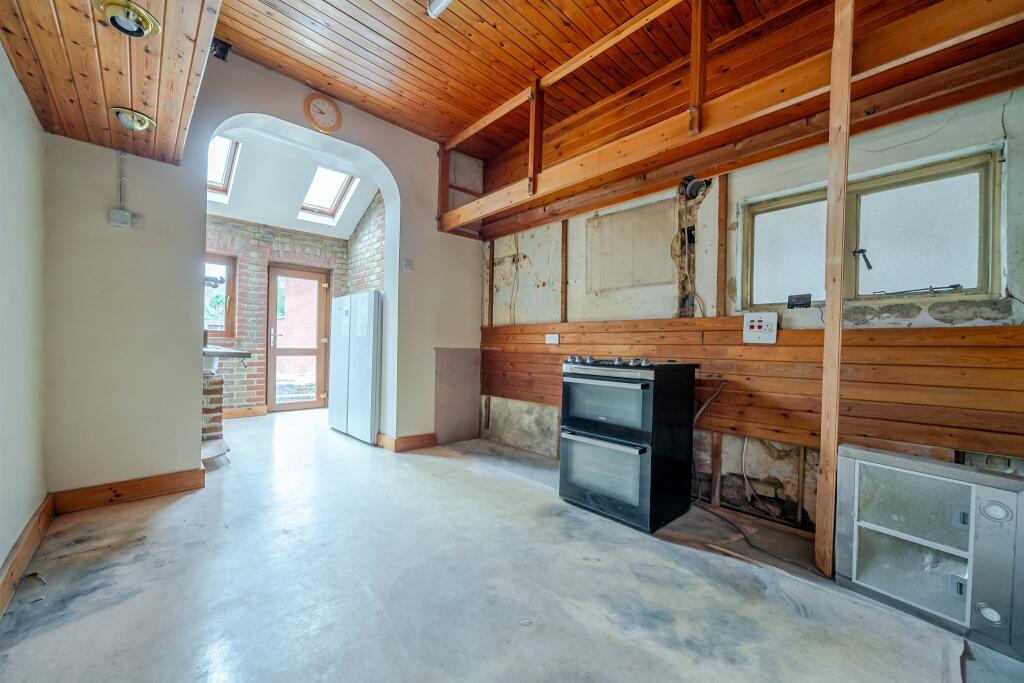 House in Slough - View 5