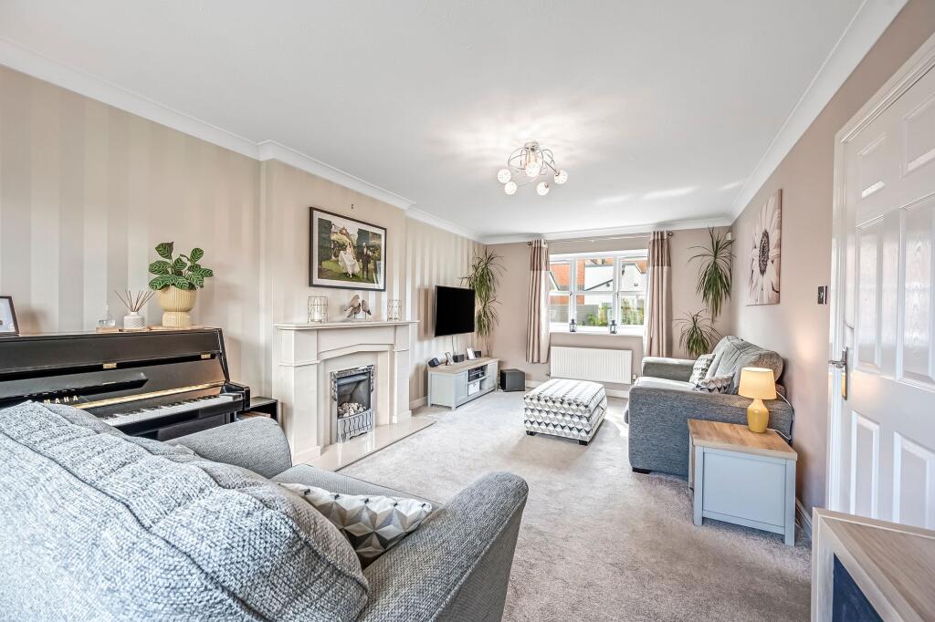 Kingston Close BL8 | 4-Bed Detached with Study, Modern Kitchen, Double Garage & Southwest-Facing Garden photo 2