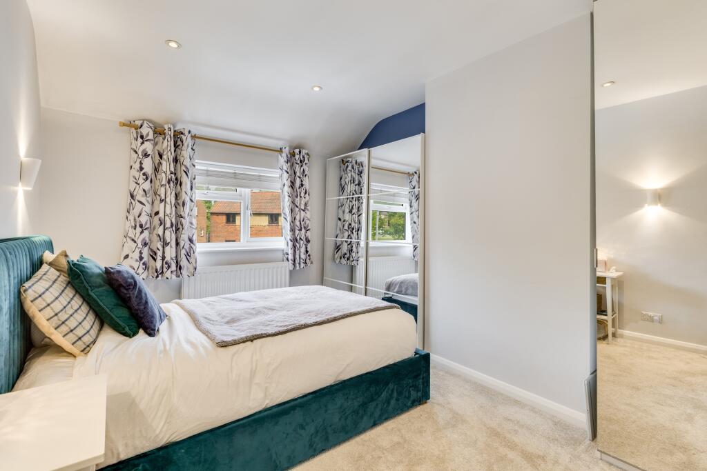 House in Welwyn Hatfield, Wilshere Park, Welwyn - More