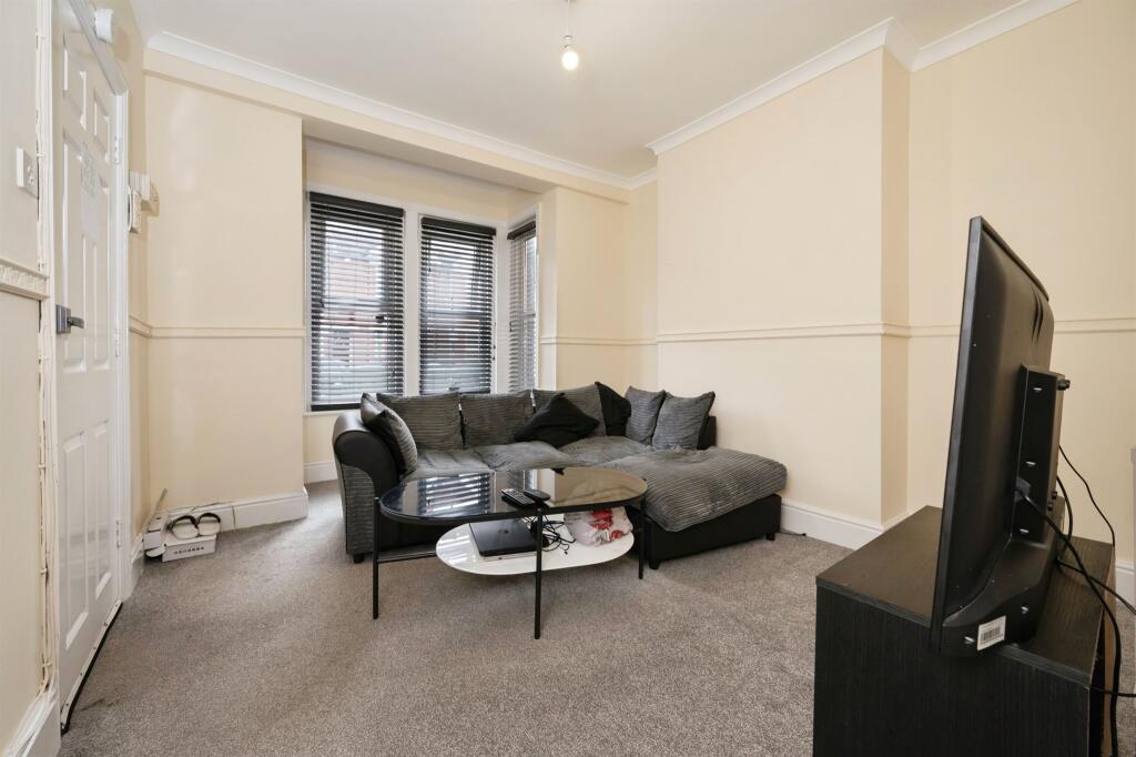 Apartment in Southampton - View 3