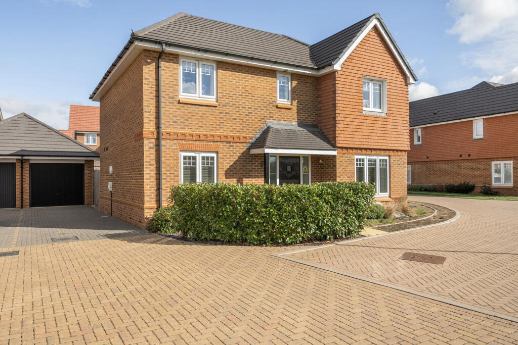 4-bed detached on Cadwell Park Mead, Edenbridge, £659,000