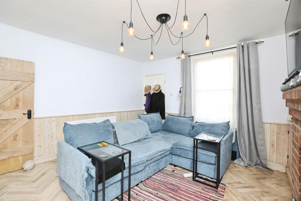 House in Sheerness, Mile Town - More