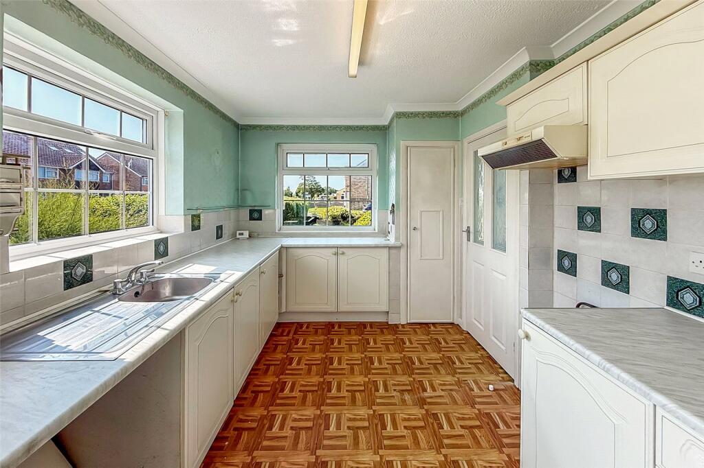 Parkside Avenue, Littlehampton, West Sussex photo 4