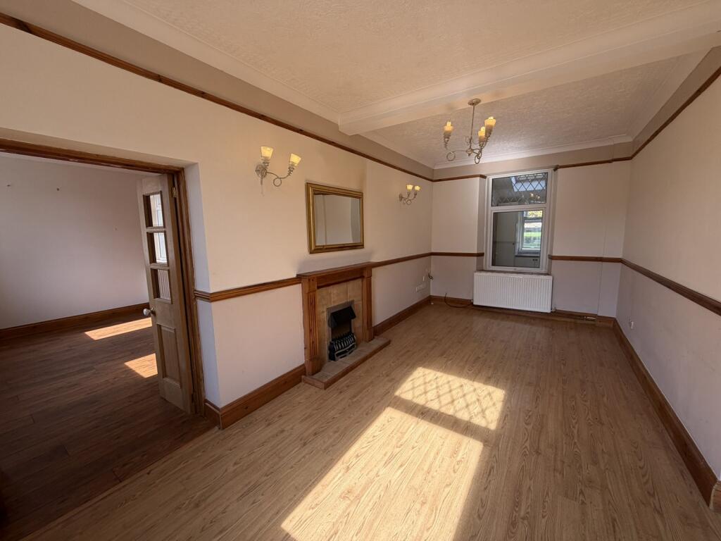 House in Swansea, Llanfihangel Aberbythych - View 4