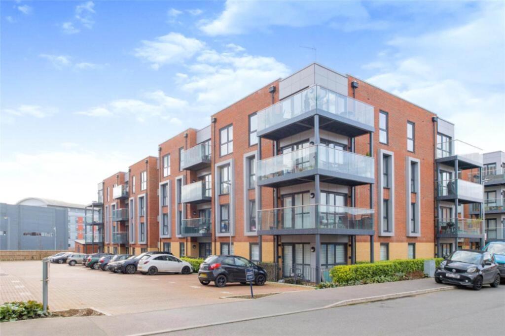 Holmesley Road, Borehamwood