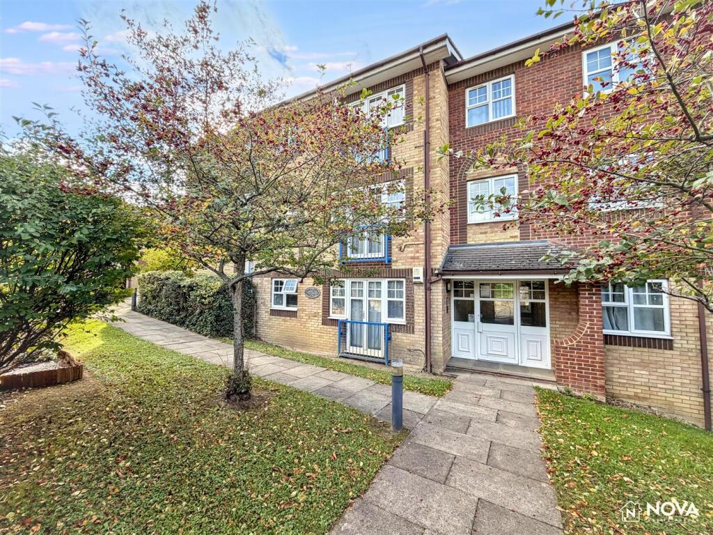 Apartment in Luton - View 3