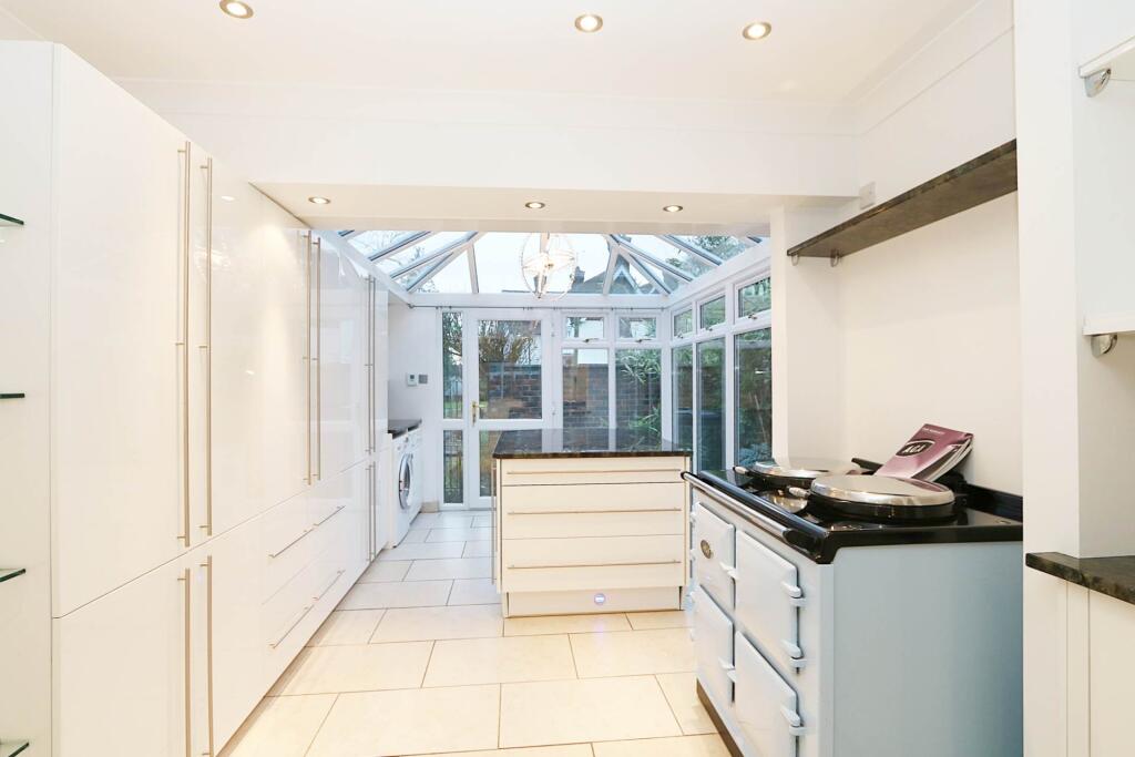Whitchurch On Thames - Immaculate order throughout, walk to shops, restaurants & train station photo 4