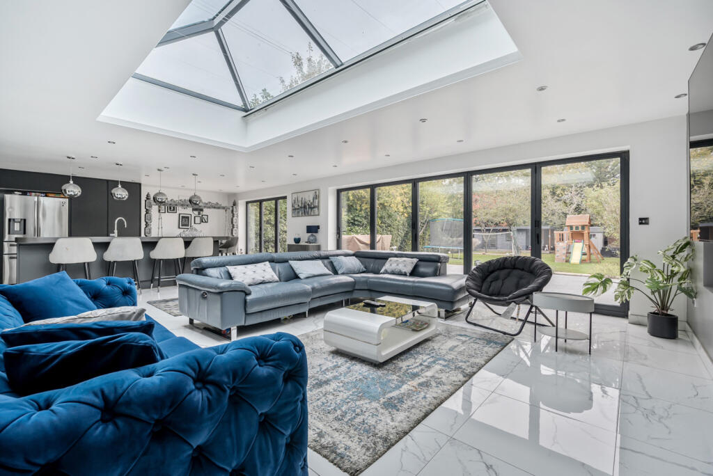 Reading Road, Woodley, Reading, Berkshire, RG5 photo 2
