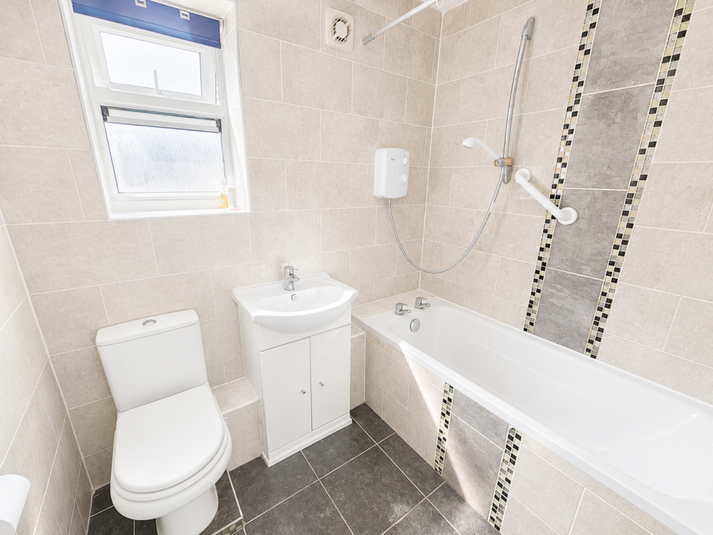 Highfield Crescent, Kettering, NN15 6JS - View 3