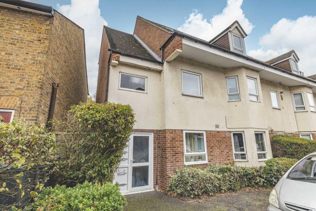 Main image of property: High Street, Iver, SL0