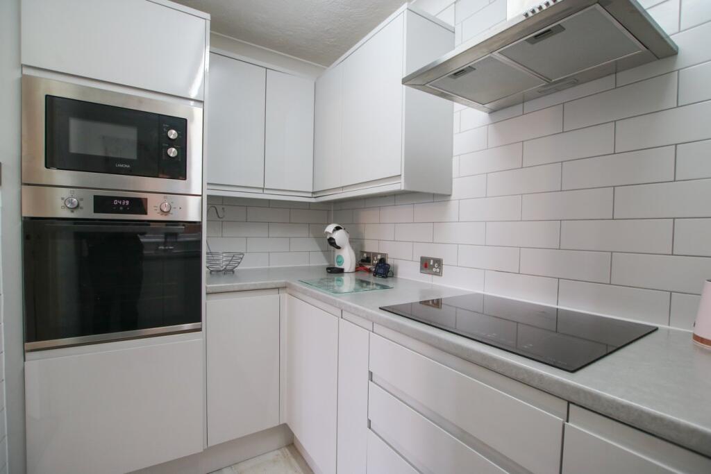 Reading Road, Wokingham, RG41 photo 4