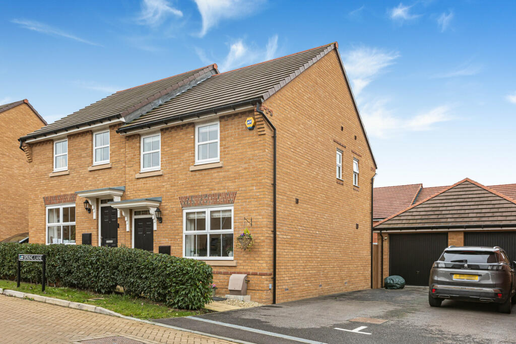 3-bed semi-detached on Spring Lane, Didcot, OX11, £390,000