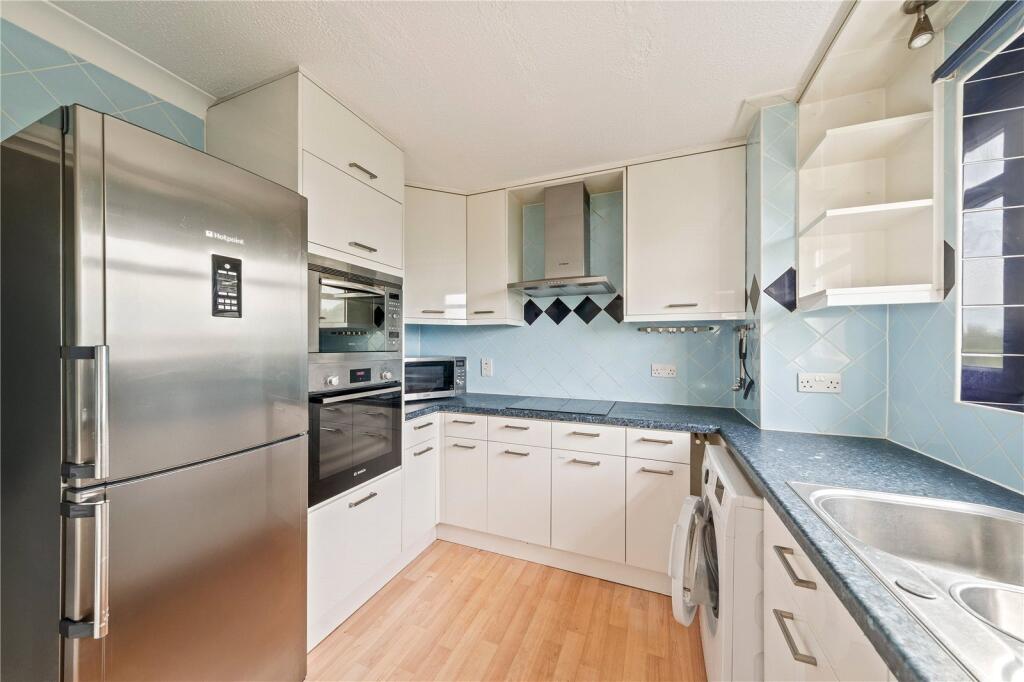 Apartment in London, Sutton New Town, Benhilton - View 5