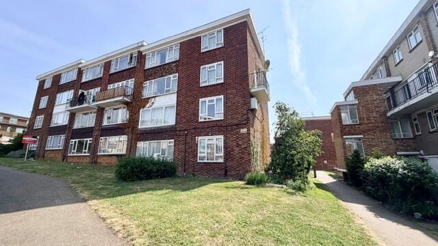 Main image of property: Victor walk, RM12 4XQ