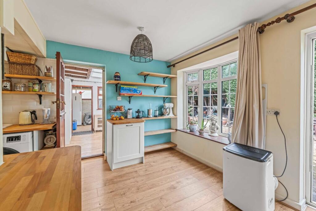 House in Twickenham - More