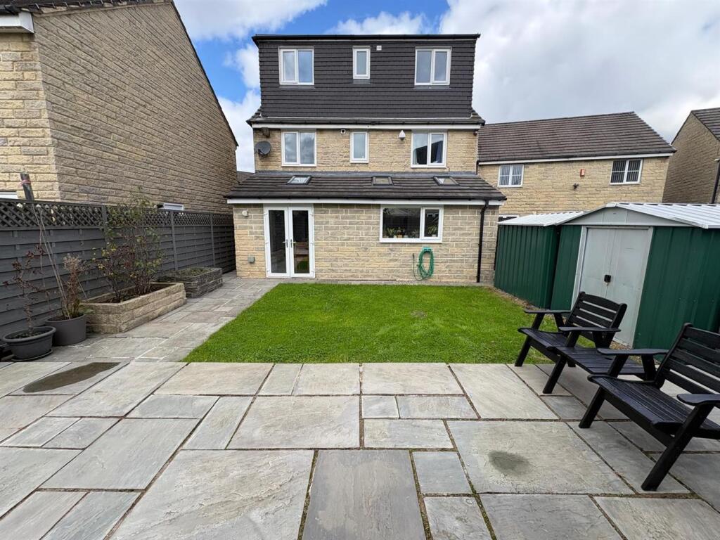 Yateholm Drive, Bradford photo 3