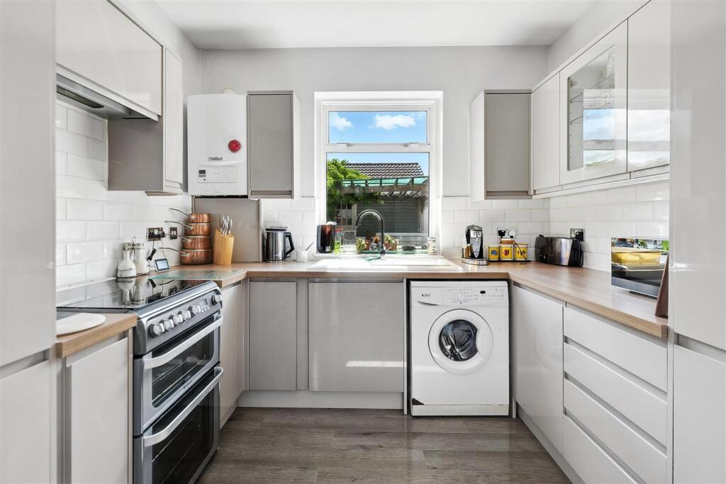 Albert Drive, Basildon photo 3