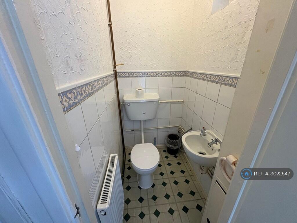 House in Croydon - More