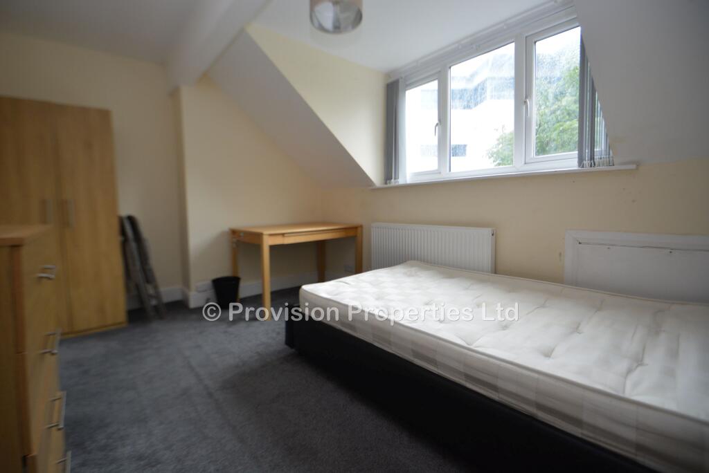 7 bedroom semi-detached house for rent