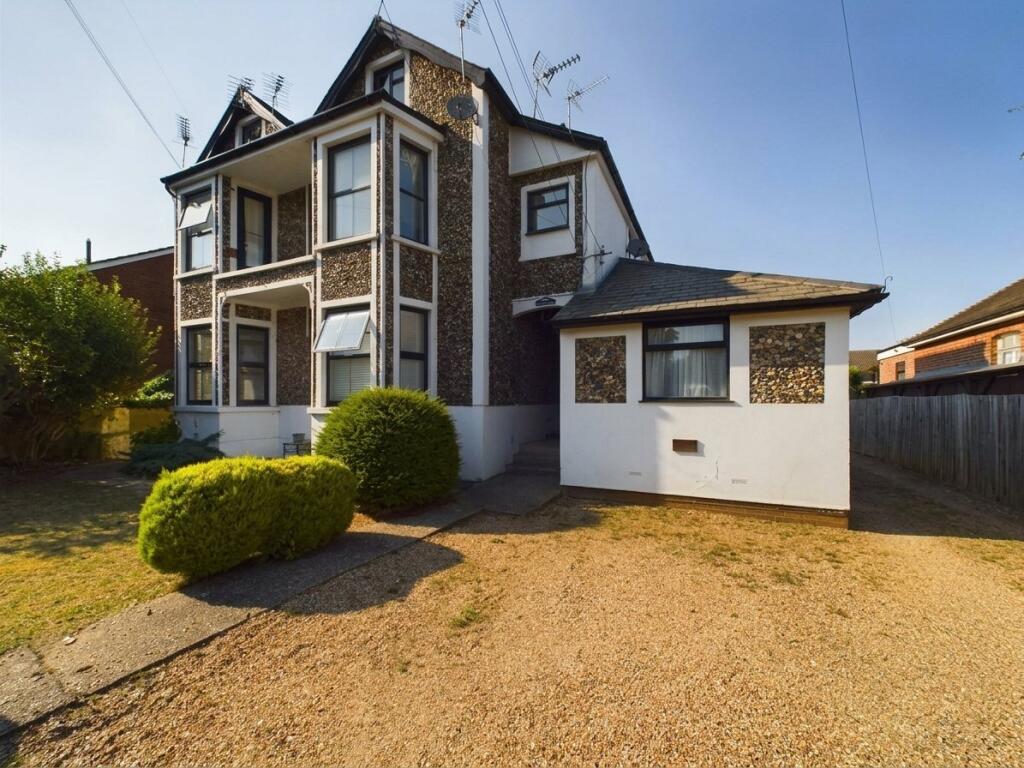 Apartment in Slough - View 4