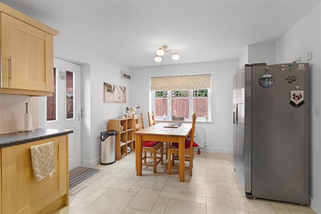 House in Kettering, Avondale - View 3