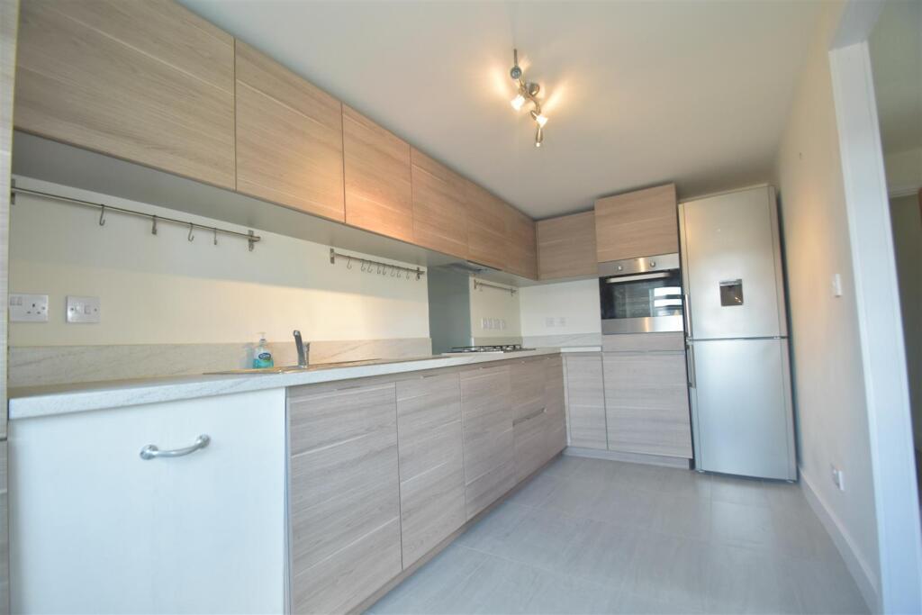 Apartment in Southall - View 5