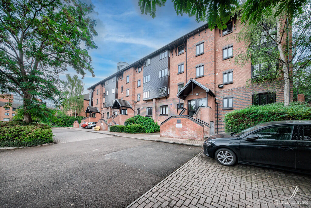 2-bed flat on Balmoral Court, 1 Scotland Street, Birmingham City Centre, £195,000
