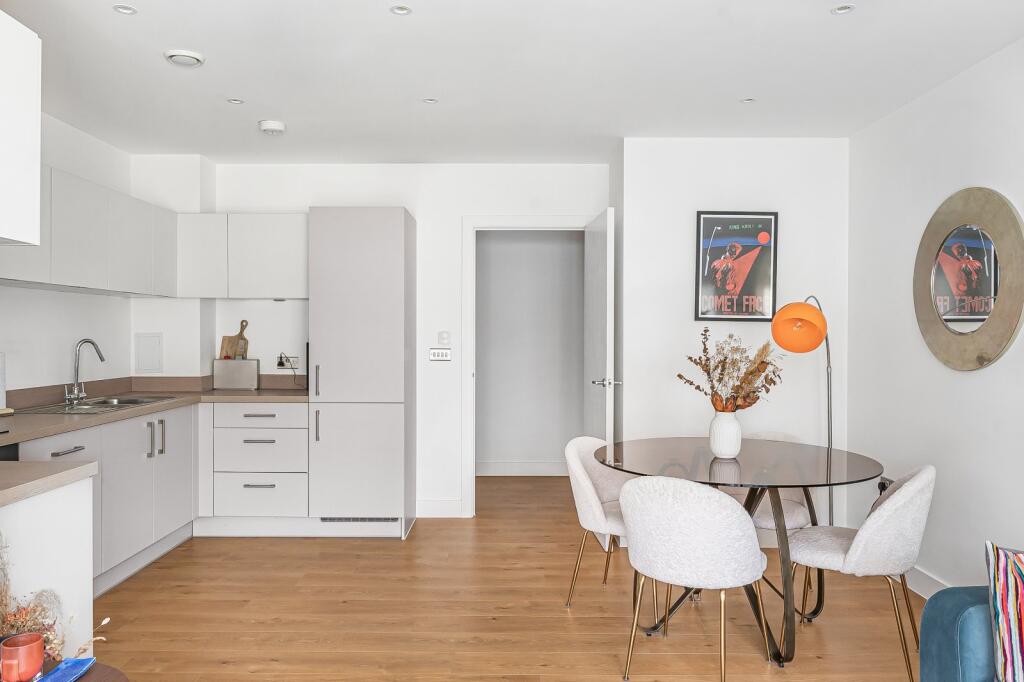Apartment in London - View 5