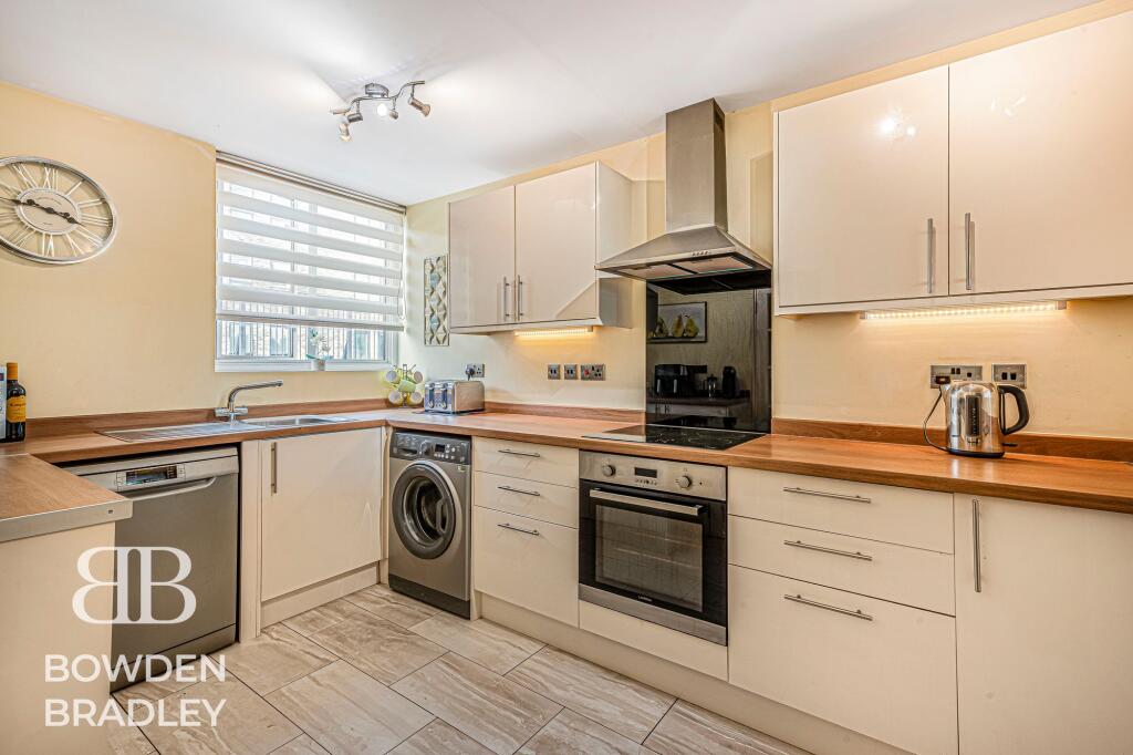 Kielder Close, Hainault, IG6 photo 4