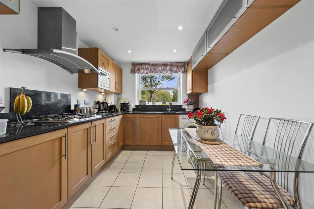 Apartment in London, Chingford Green, Chingford - View 4