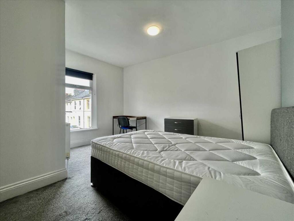 House in Plymouth, Greenbank - More