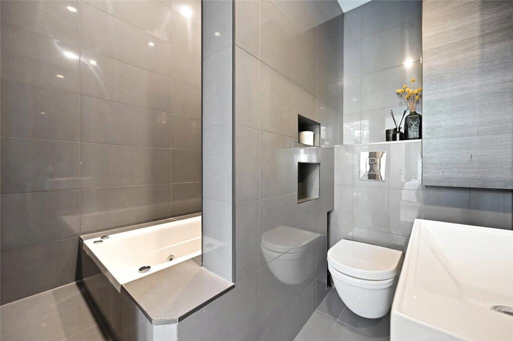 Apartment in London - View 5