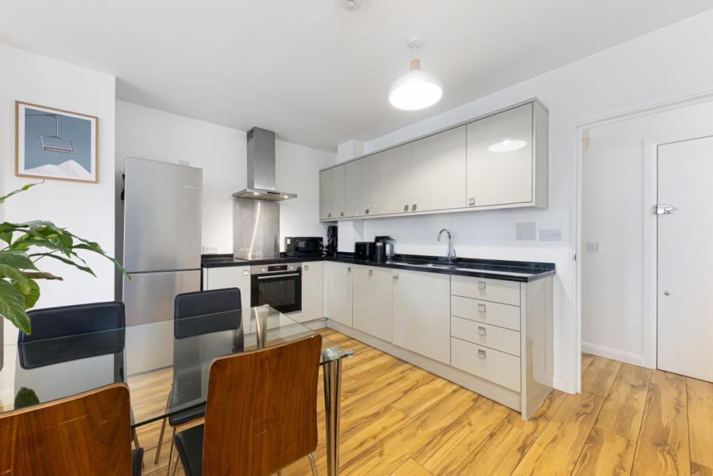 Apartment in London - View 5