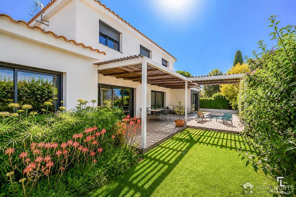 Main image of property: Provence-Alps-Cote d`Azur, Bouches-du-Rhône, Marseille