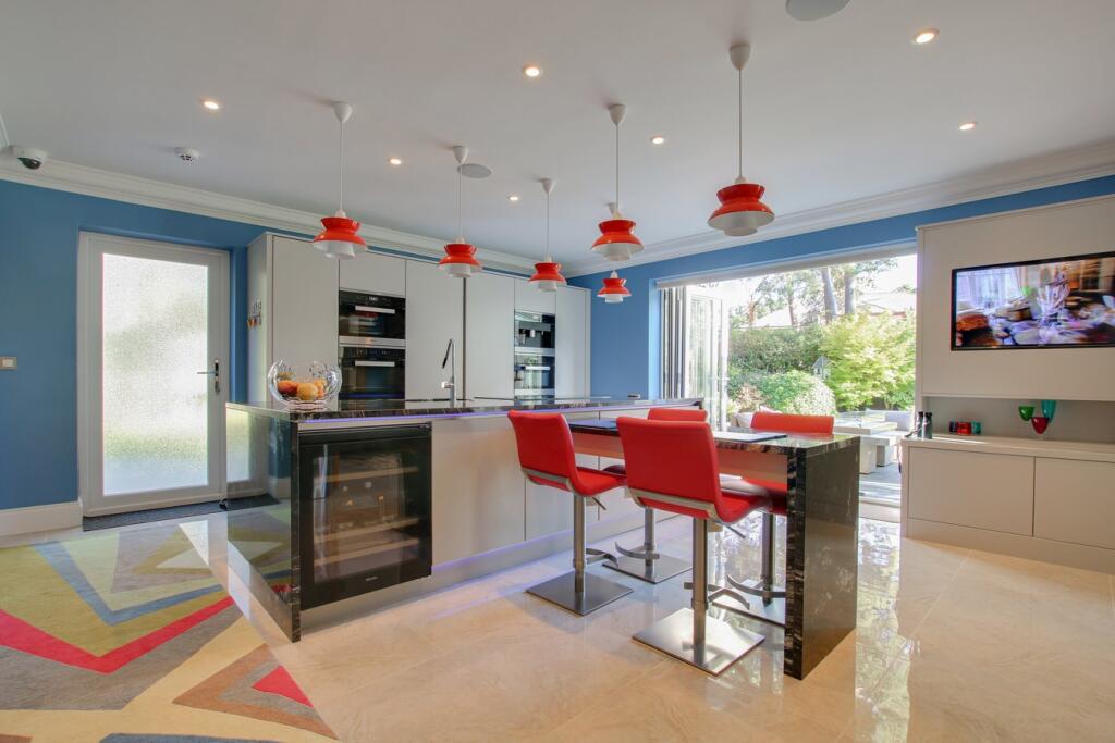 Avon Castle Drive, Ringwood, BH24 - View 4
