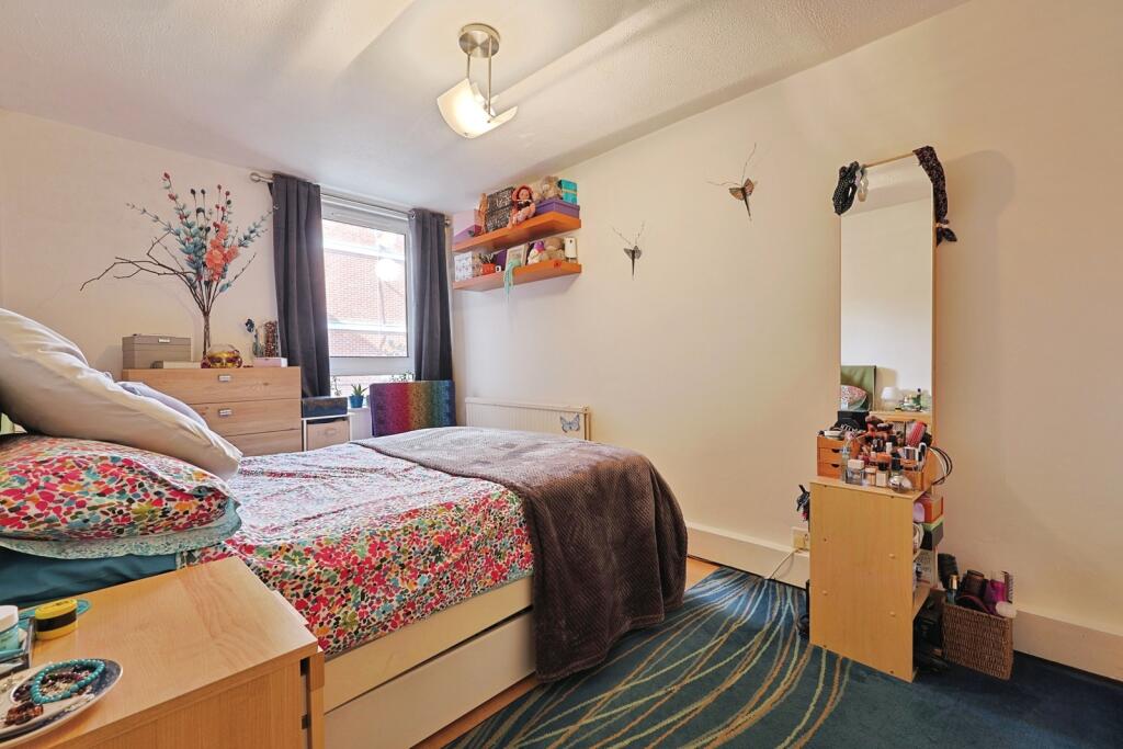 Apartment in London - More